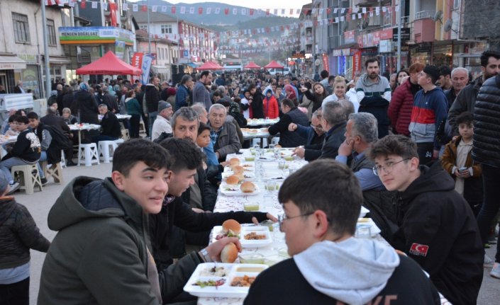 Mengen'de 1500 kişiye iftar verildi