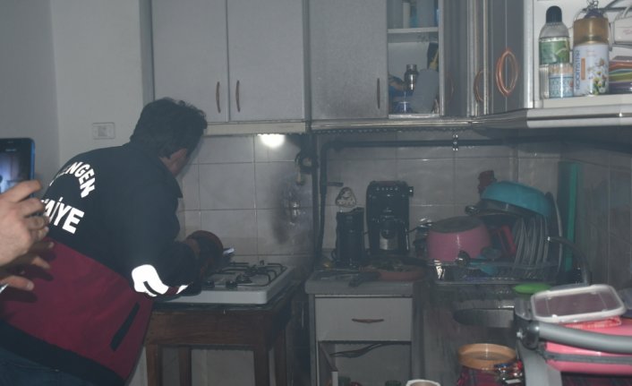 Mengen'de evde çıkan yangında 2 kişi dumandan etkilendi