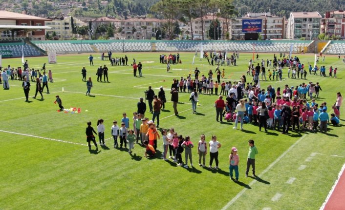 Amasya'da çocuklar için spor şenliği düzenlendi