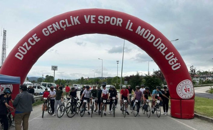 Düzce'de bisiklet yarışları düzenlendi