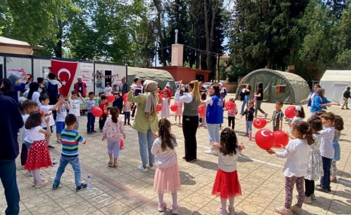 Düzce'den 40 kişilik uzman ekip, deprem bölgesinde 1500 çocuğa dokundu