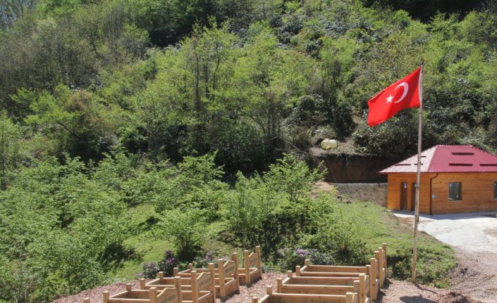 Güce'de şehit mezarlarında düzenleme çalışması yapıldı