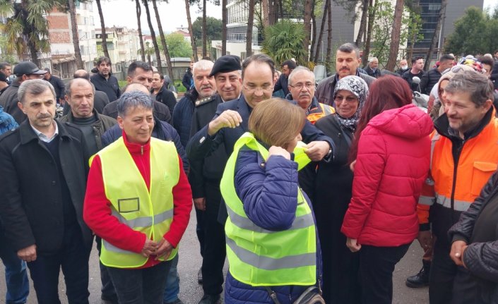 Samsun'da kırsaldaki bisiklet ve motosiklet sürücülerine reflektif yelek dağıtıldı