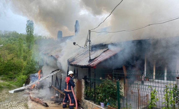Tokat'ta çıkan yangında tek katlı ev kullanılamaz hale geldi