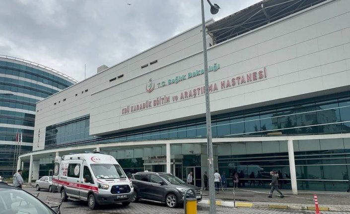 Karabük'te ayağını iş makinesi ezen işçi hastaneye kaldırıldı