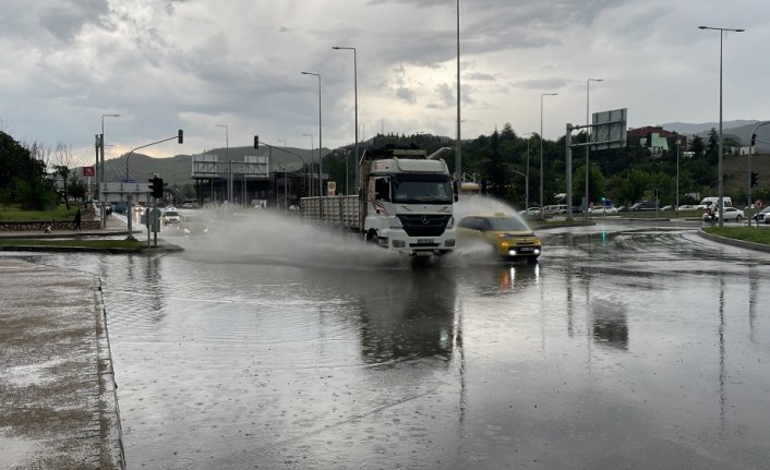 Karabük'te sağanak ve rüzgar etkili oldu