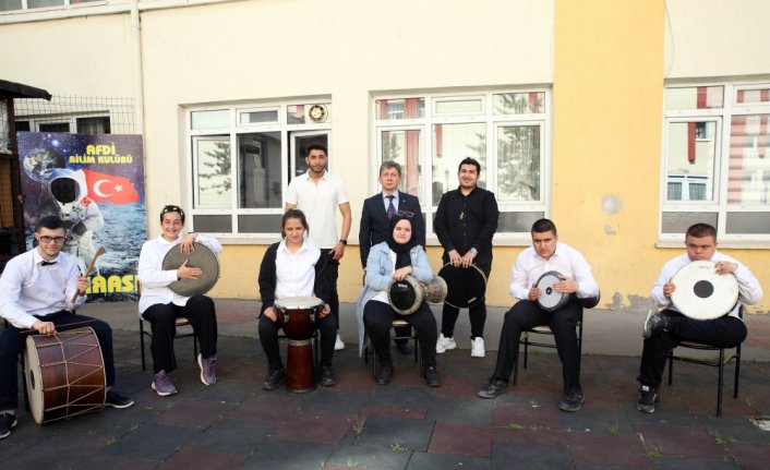 Özel çocuklar ritim tutarak sosyalleşiyor