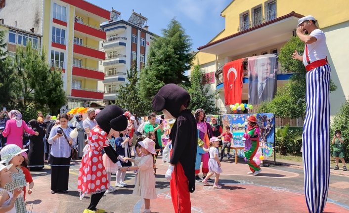 Salıpazarı ilçesinde anaokulu öğrencileri mezuniyet heyecanı yaşadı