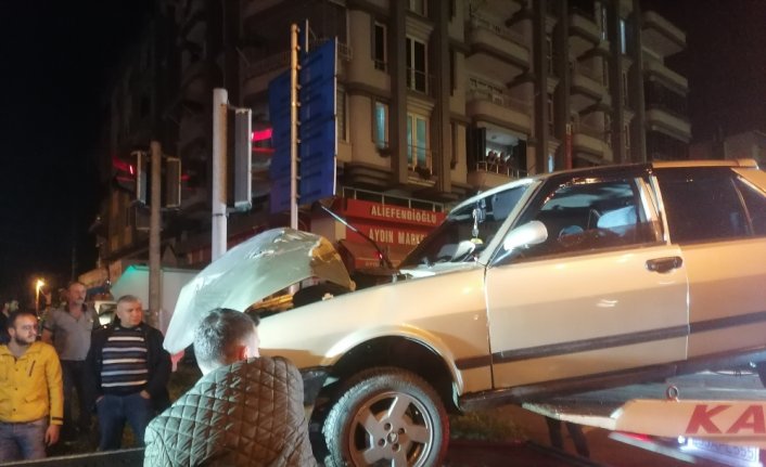 Samsun'da taksi ile otomobilin çarpıştığı kazada 6 kişi yaralandı