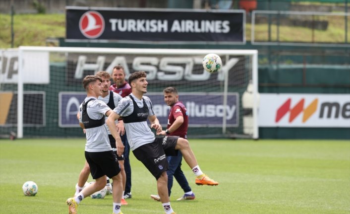 Trabzonspor, Medipol Başakşehir maçı için İstanbul'a gitti