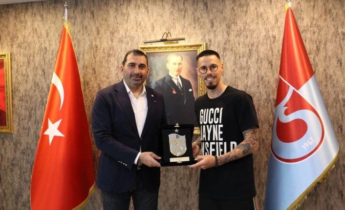 Trabzonspor'dan, futbolu bırakan Marek Hamsik'e teşekkür plaketi