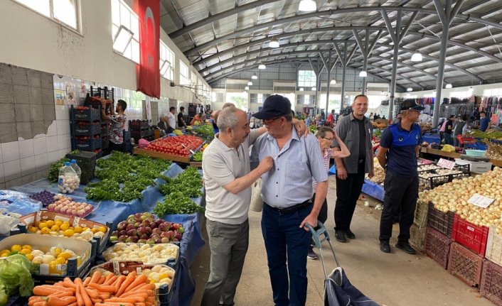 Amasya Belediye Başkanı Çelik'ten pazar esnafına ziyaret