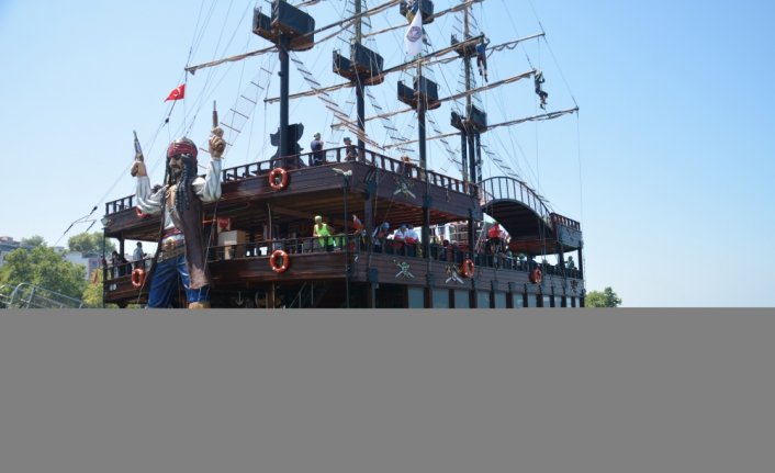 Düzce'de tatilciler “Pusula Katamaran“ ile deniz turu yapıyor