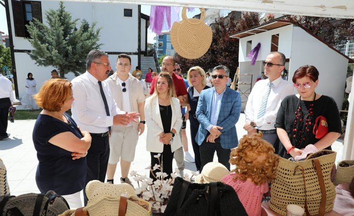 Merzifon'da kadınların el emeği ürünleri sergilendi