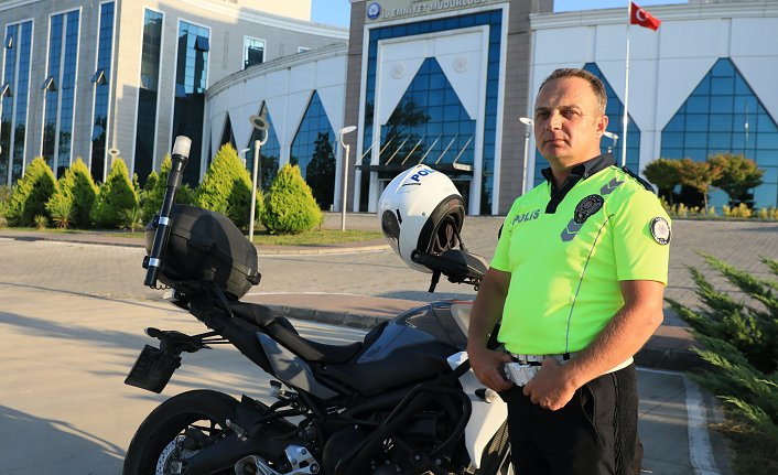 Samsun'da motosikletli gence nasihatte bulunan trafik polisi Yıldırım, o anları anlattı:
