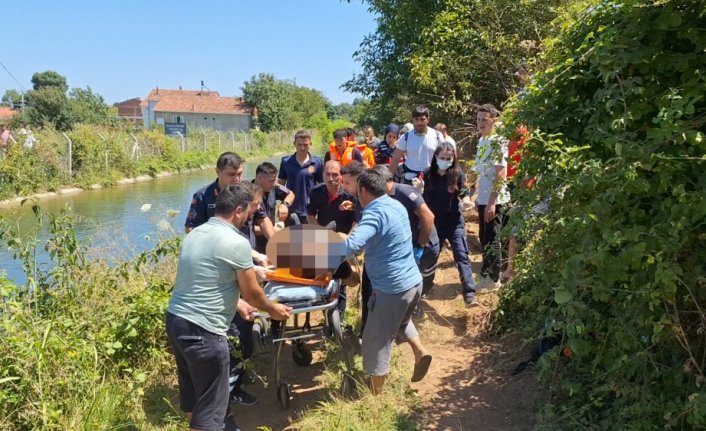 Bafra'da boğulma tehlikesi geçiren baba ve oğlu hastaneye kaldırıldı