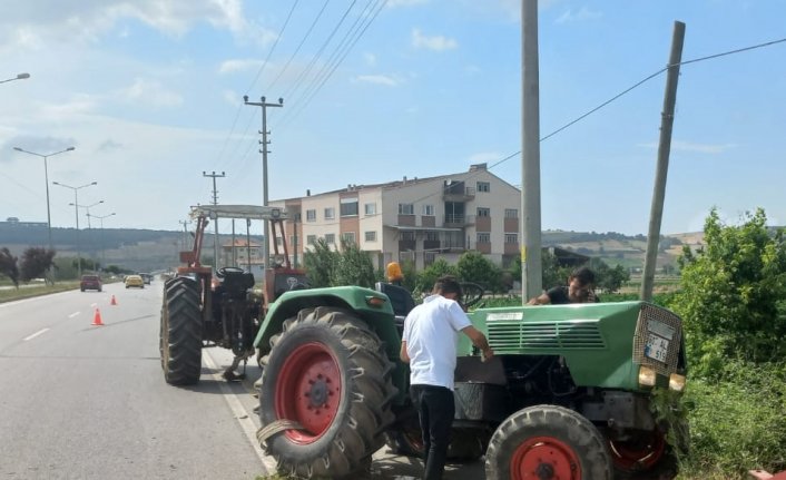 Samsun’da otomobille traktör çarpıştı 2 kişi yaralandı
