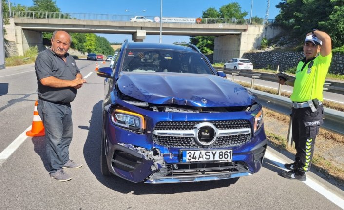 Bafra'da tırın dorsesine çarpan otomobilin sürücüsü yaralandı