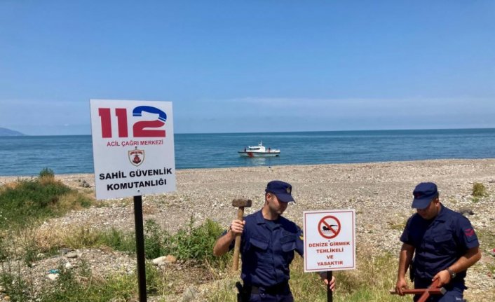 Trabzon'da vatandaşlar boğulma tehlikelerine karşı levhalarla uyarılıyor