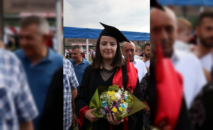 Üniversiteden mezun olarak patlamada şehit düşen babasının hayalini gerçekleştirdi