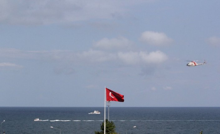 Artvin'de denizde kaybolan kişiyi arama çalışmaları devam ediyor