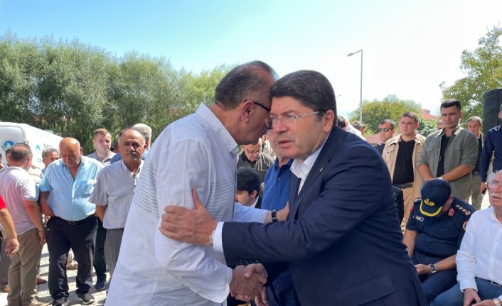 Bakan Tunç'tan, kazada oğlunu kaybeden AK Parti Bartın İl Başkanı'na taziye ziyareti