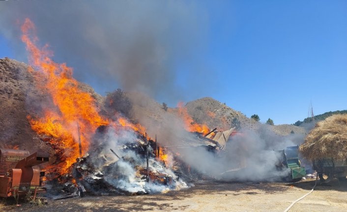 Çorum'da samanlık yanarak kullanılamaz hale geldi