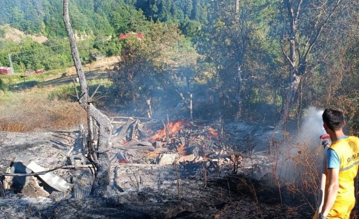 Kastamonu'da yangın çıkan ev kullanılamaz hale geldi