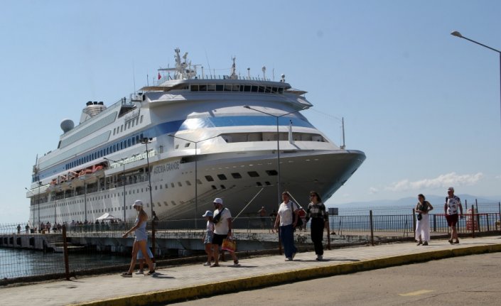 Kruvaziyer “Astoria Grande“ 899 yolcusuyla Sinop Limanı'na demirledi