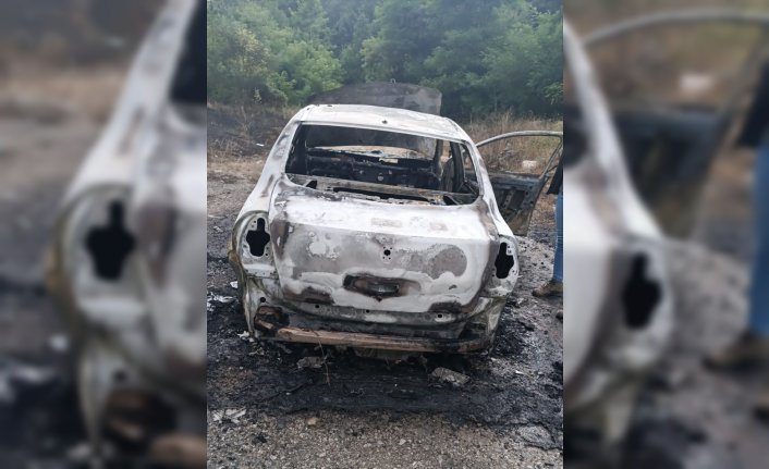 Samsun'da seyir halindeyken alev alan araç yandı