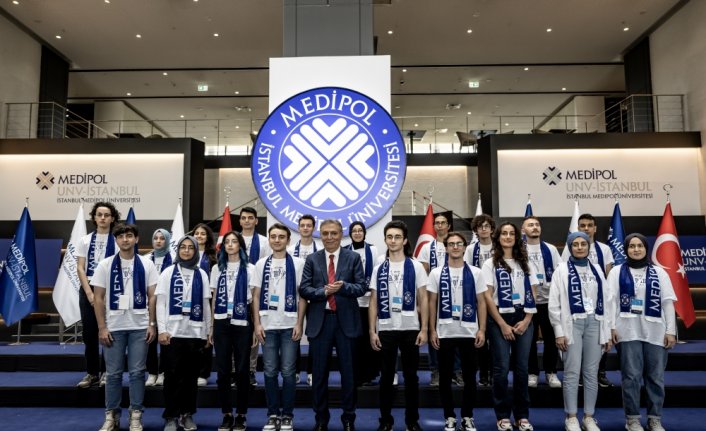 YKS birincisi 5 öğrenci İstanbul Medipol Üniversitesi'ne yerleşti
