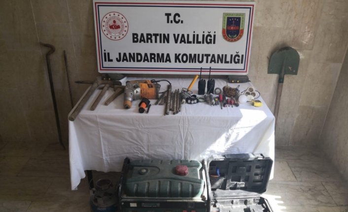 Bartın'da kaçak kazı yapan 5 kişi suçüstü yakalandı
