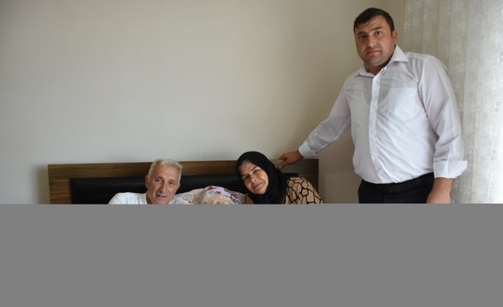Trabzon'un asırlık çınarı Asiye nine torununun torununu gördü