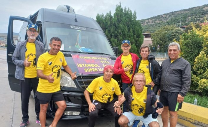 Anıtkabir'e “Cumhuriyet Koşusu“ düzenleyen Fenerbahçeli Sporcular Derneği üyeleri Bolu'ya ulaştı