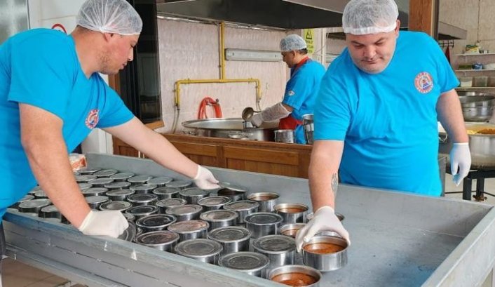 Bafra Belediyesi Aşevi'nden 263 haneye sıcak yemek dağıtımı yapılıyor