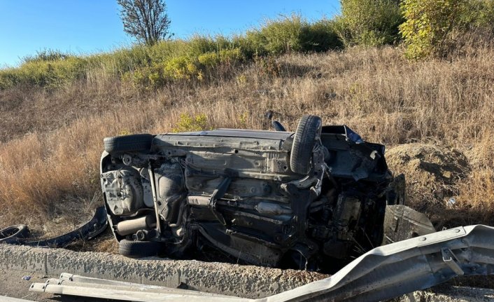 Bolu'da bariyere çarpan otomobilin sürücüsü yaralandı