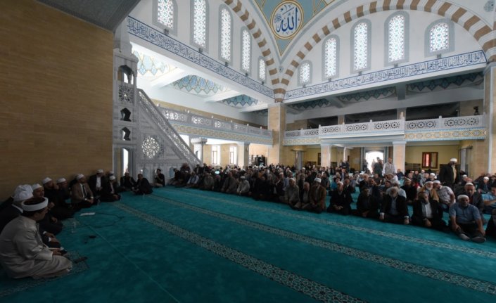 Düzce'de İlahiyat Fakültesi Uygulama Camisi ibadete açıldı