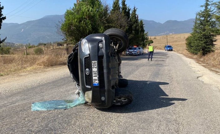 Karabük'te devrilen cipteki 2 kişi yaralandı