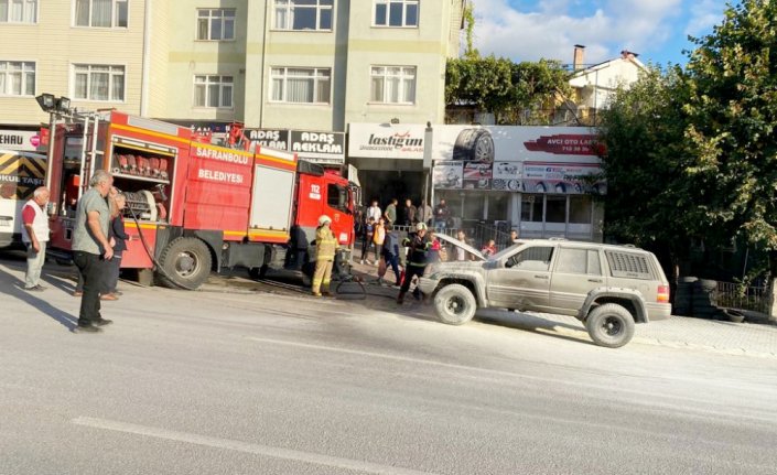 Karabük'te seyir halindeki cip yandı