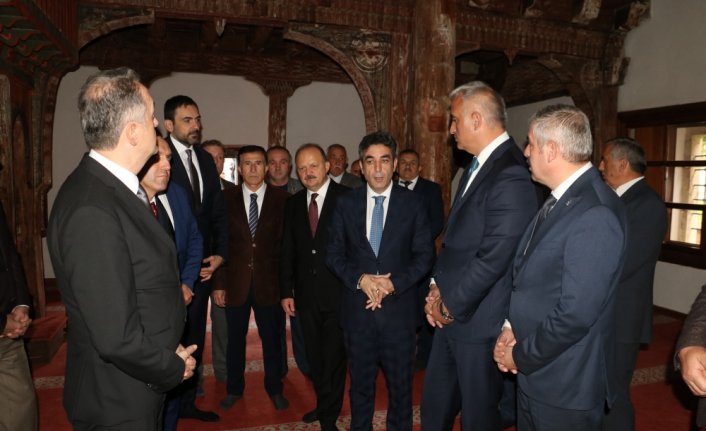 Kültür ve Turizm Bakanı Ersoy, Kastamonu'daki Mahmut Bey Camisi'ni ziyaret etti: