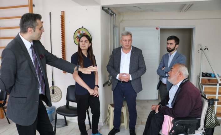 Samsun'da yaşlı ve engelli hastaların tedavisi bulundukları yerde yapılıyor