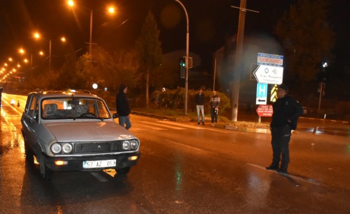 Sinop'ta otomobilin çarptığı 2 kişi yaralandı