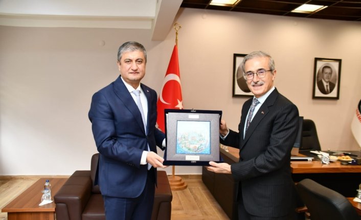Vali Yavuz'dan KARDEMİR Yönetim Kurulu Başkanı Demir'e ziyaret