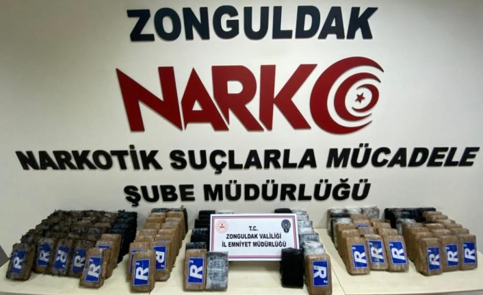 Zonguldak'ta uyuşturucu ele geçirilen geminin 10 mürettebatı tutuklandı