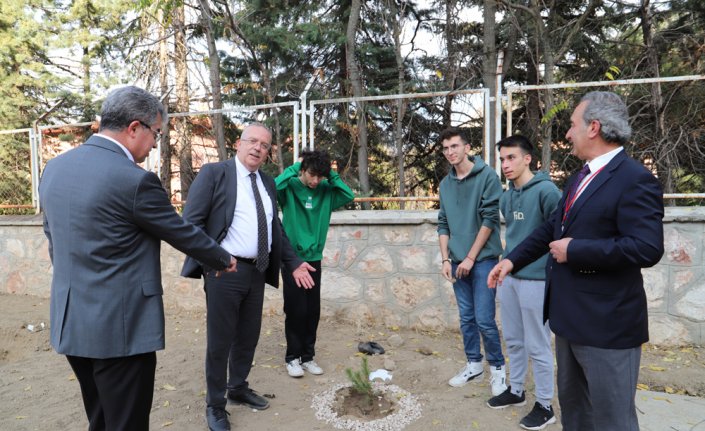 Amasya'da tıp fakültesi öğrencileri fidan dikti