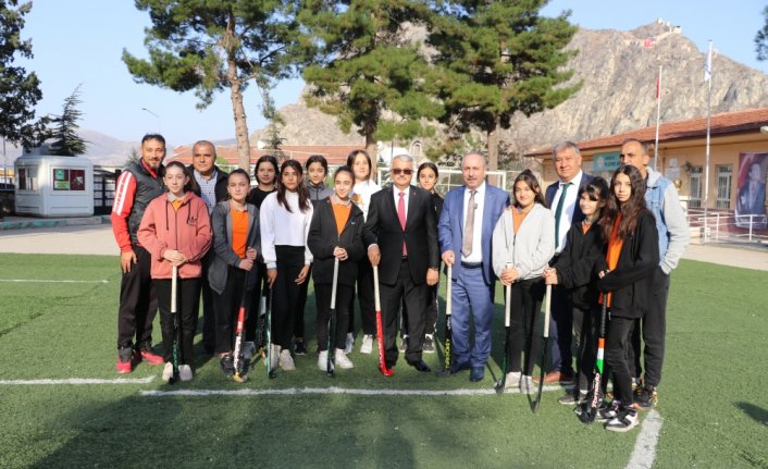 Amasyalı genç hokeyciler ders aralarında Türkiye Şampiyonası'na hazırlanıyor