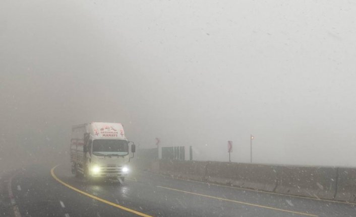 Bolu Dağı'nda kar etkili oldu