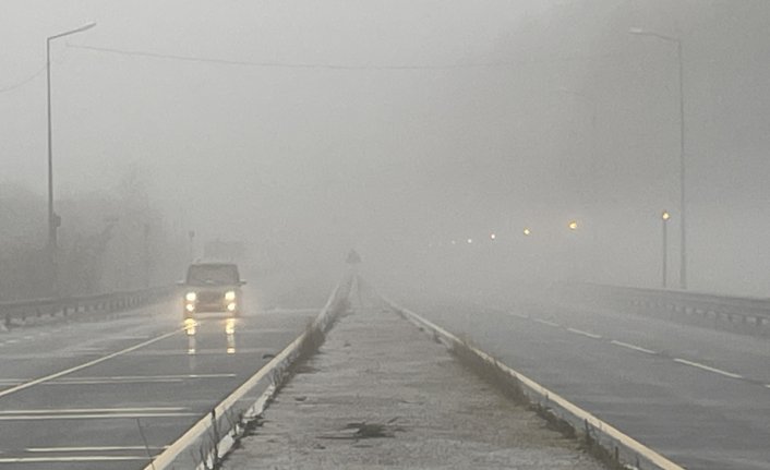 Bolu Dağı'nda sağanak ve sis etkili oldu