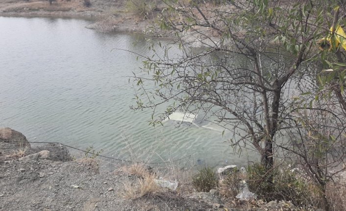 Çorum'da baraj gölüne düşen otomobildeki 1 kişi öldü, 1 kişi yaralandı