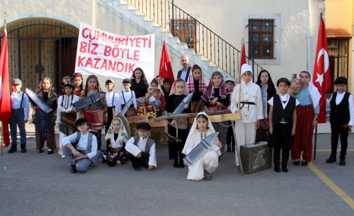 “Cumhuriyeti biz böyle kazandık“ fotoğrafı yeniden canlandırıldı